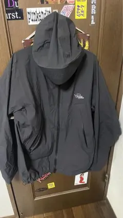 POLE WARDS 黒 ナイロンジャケット テック系フード付き