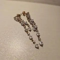 ロングチェーンクリスタルピアス