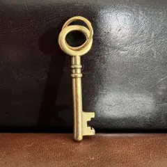 真鍮製 鍵型 キーホルダー アンティーク調 チャーム 開運 金運up