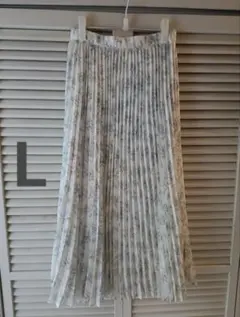 ハニーズ　プリーツロングスカート　花柄　白系