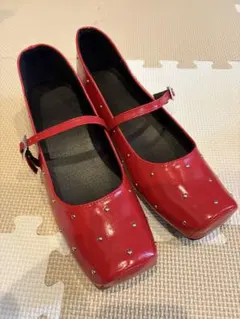 レッド スタッズ マリー・ジェーン パンプス　SHEIN