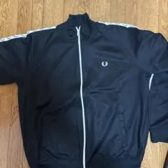 ふ*ば様 FRED PERRY×コムデギャルソン　トラックジャケットS 黒 ふ*ば様 FRED PERRY×コムデギャルソン トラックジャケットS 黒 - メルカリ