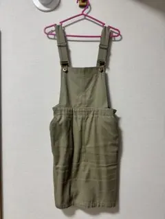 カーキ色 サロペットスカートのサムネイル