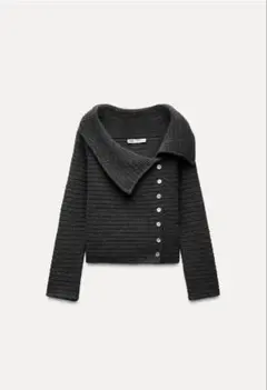 ダークグレー サイドボタン付きニットトップス