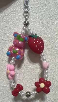 いちごとクマの携帯ストラップ