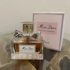 Miss Dior Absolutely Blooming 香水※2回のみ使用 Miss Dior Absolutely Blooming 香水※2回のみ使用 - メルカリ