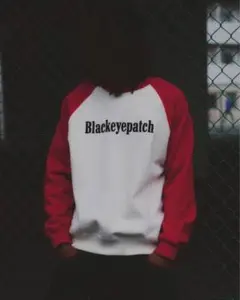 BLACK EYE PATCH ラグランスウェット 赤×白 ロゴトレーナーのサムネイル