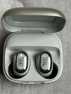 JBL LIVEFREE2 ワイヤレスイヤホン 本体のサムネイル