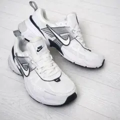 未使用級☆24.5cm NIKE V2K RUN 人気色 ウィメンズ ホワイト