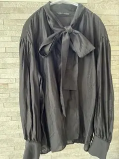 美品　ザラ　リボン付きフルイドシャツ
