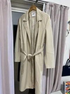 ベージュ トレンチコート