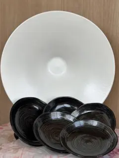 マットな白い大皿と黒い小皿5枚セット