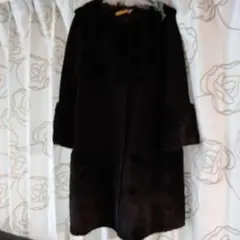 フェイクファー付き黒ロングコート