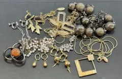 遺品整理、ネックレスなどまとめ売り 2025年最新】遺品整理の関連商品が並ぶ福袋 | 大事な思い出を