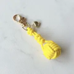 【129】バッグチャーム　イエローハート　推し活　スマホ　お守りアイテム