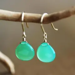 14KGF アップルグリーンクリソプレーズのピアス