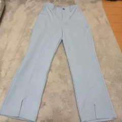 ライトブルー スリット入りカジュアルパンツ