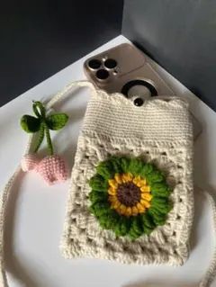 ひまわり刺繍のかぎ針編みポシェット