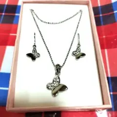 蝶　バタフライ　シルバー　 ネックレス　ピアス　セット