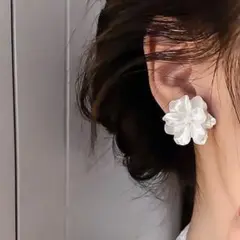 フラワーピアス