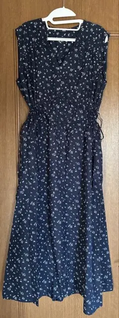 UNIQLO 花柄 ノースリーブ ロングワンピース ネイビー