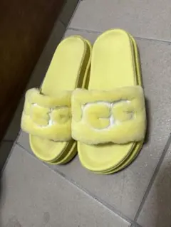 UGG イエロー スライドサンダル