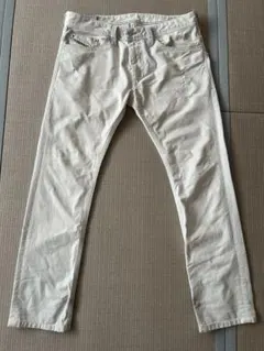 ホワイトスリムフィットジーンズ