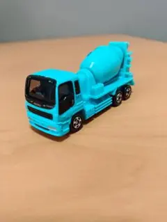 トミカ UBE 三菱セメント ミキサー車 - メルカリ