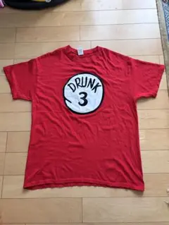 GILDAN DRUNK 3 Tシャツ 赤