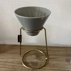 ACTUS グレーのスタンド付きコーヒードリッパー