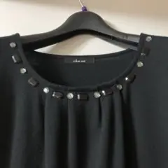 黒のビーズ装飾半袖ワンピース