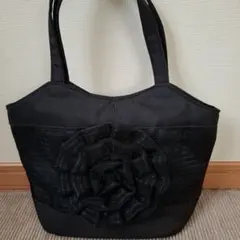 ブラック花モチーフハンドバッグ