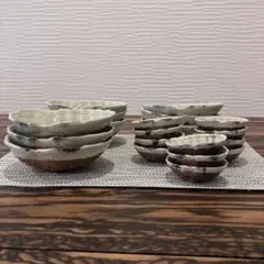 時代器　染付輪花ひねり 豆皿 小鉢 9客セット 銘あり角吉　※一部ダメージあり 時代器 染付輪花ひねり 豆皿 小鉢 9客セット 銘あり角吉 ※一部ダメージ