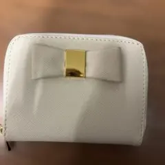 リボン付きホワイトコインケース