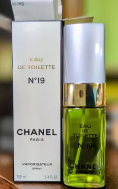 CHANEL（シャネル） N°19 オードトワレ 100mlです 箱・説明書付き