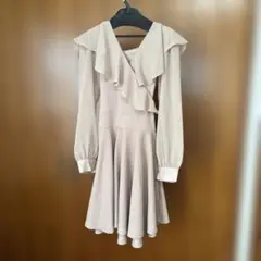 TikAベージュ フリル付き ミニワンピース　キャバ、ナイトワークにも　Mサイズ