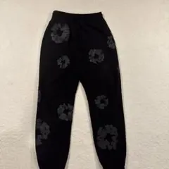 DENIM TEARS ブラック フラワープリント スウェットパンツ S