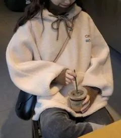 ボアパーカー フリースパーカー CREAT HOWEVER 冬服　クリーム色
