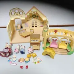 シルバニアファミリー森のなかよし幼稚園　ブランコ　小物セット　おまけの人形　4つ