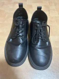 ブラックレザー レースアップシューズ