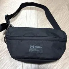 UNDER ARMOUR ボディバッグのサムネイル