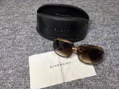 GIVENCHY ブラウン サングラス ケース付きのサムネイル