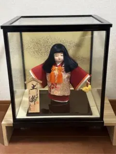 日本人形 金色背景 伝統衣装 - メルカリ