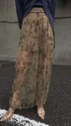アメリ　新品未使用　ベージュ　BENNETT SHEER PANTS シアーのサムネイル