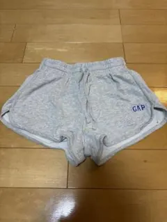 GAP グレー ショートパンツ