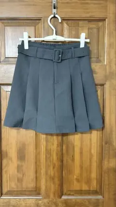 グレー プリーツミニスカート ベルト付き