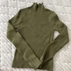 ほぼ未使用 リブ編みタートルネックセーター 深緑 グリーン カーキ ハイネック