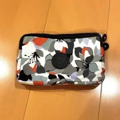 花柄ナイロンポーチ　３ポケット　チャック付き　旅行グッズ