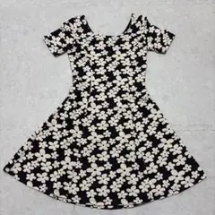 H&M エイチアンドエム　ミニワンピース　花柄　ネイビー　白　半袖　タイト