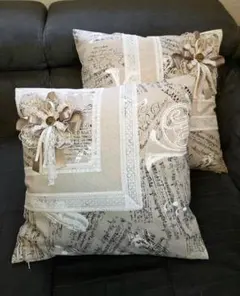 上品でナチュラルなハンドメイドクッションカバーです。